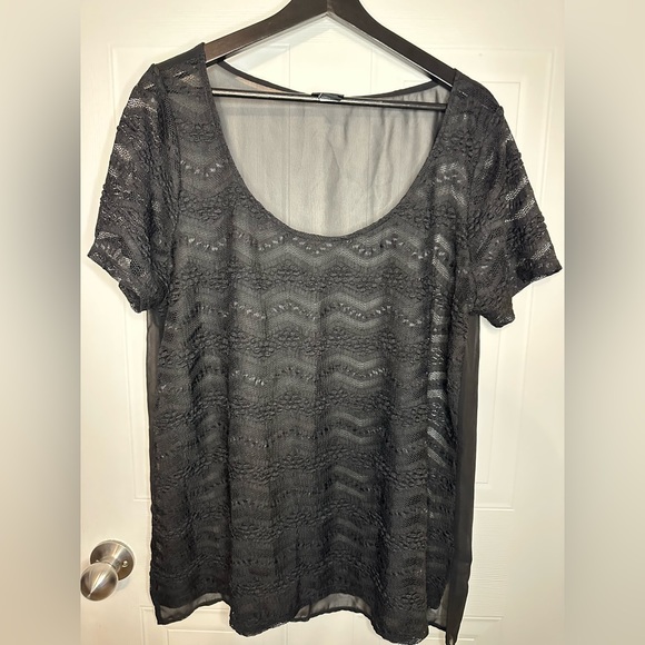 Lace front top - Picture 1 of 3